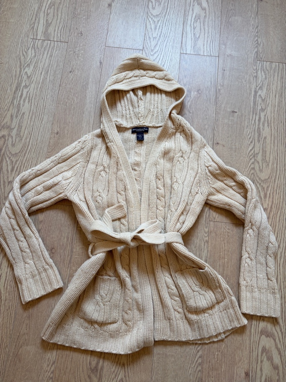 Y2K-era Abercrombie & Fitch cream cable-knit hooded cardigan